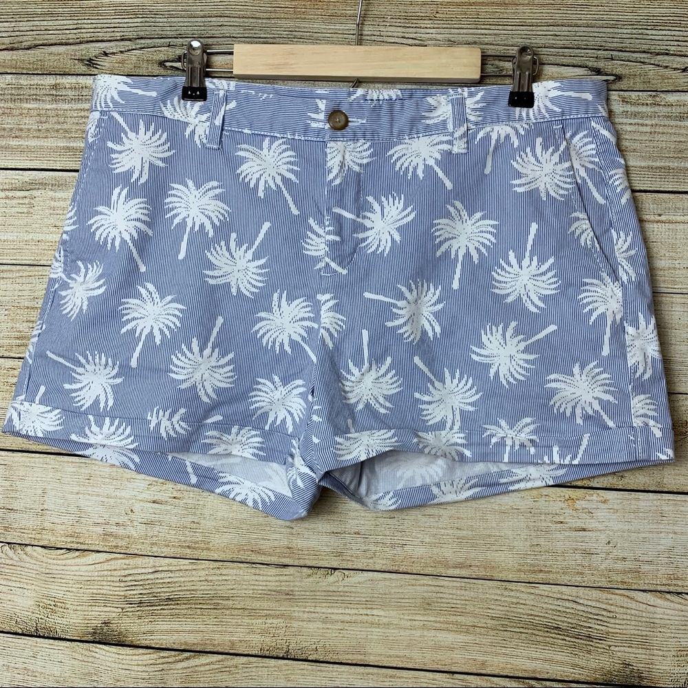 GAP • Khakis by GAP Girlfriend 4"  Shorts